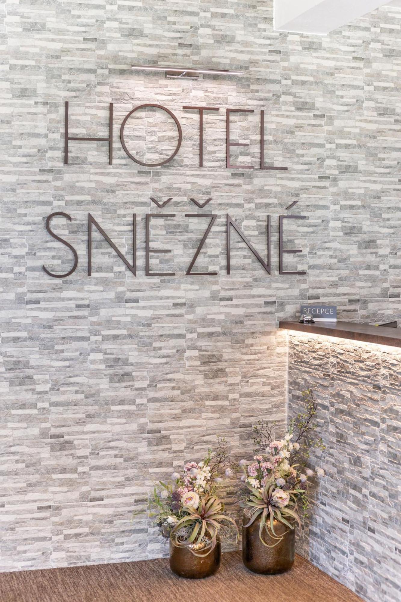 Hotel Snezne Exterior foto