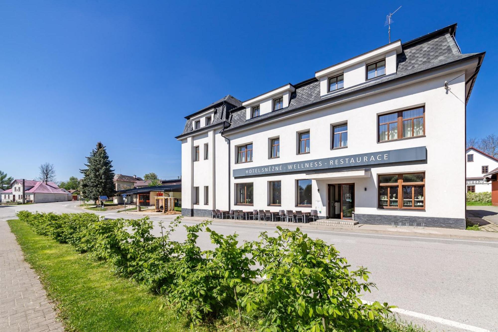 Hotel Snezne Exterior foto